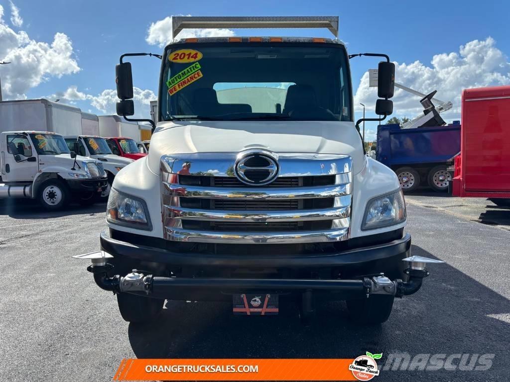 Hino 338 Цистерни за вода
