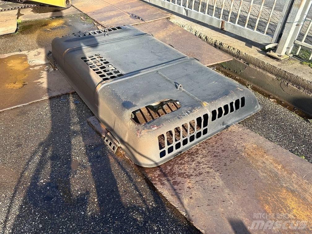 CAT 325DL hood Шаси