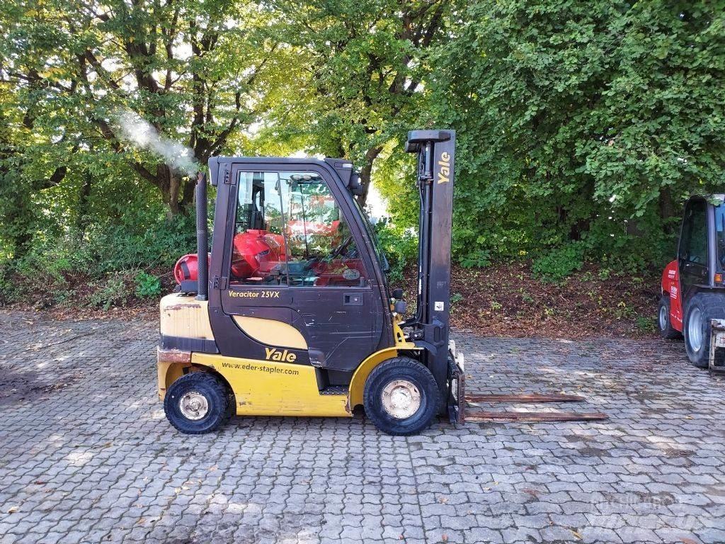 Yale GLP 25VX Камиони с АГУ