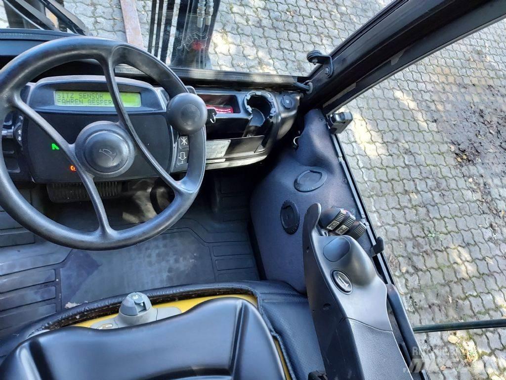 Yale GLP 25VX Камиони с АГУ