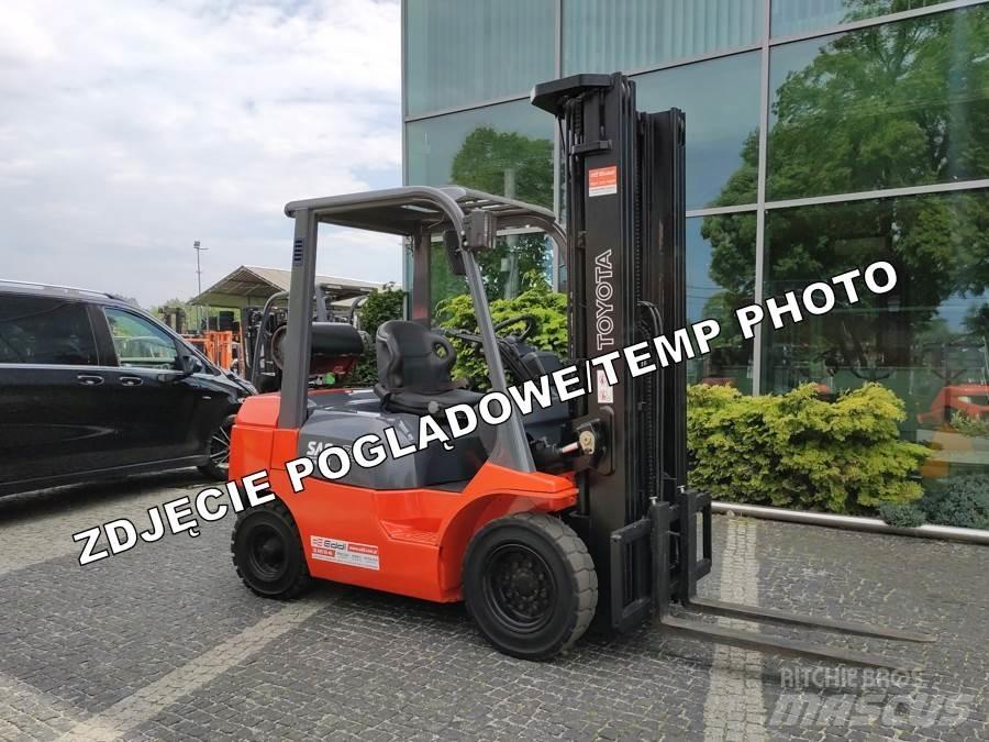 Toyota 42-7FGF20 Камиони с АГУ