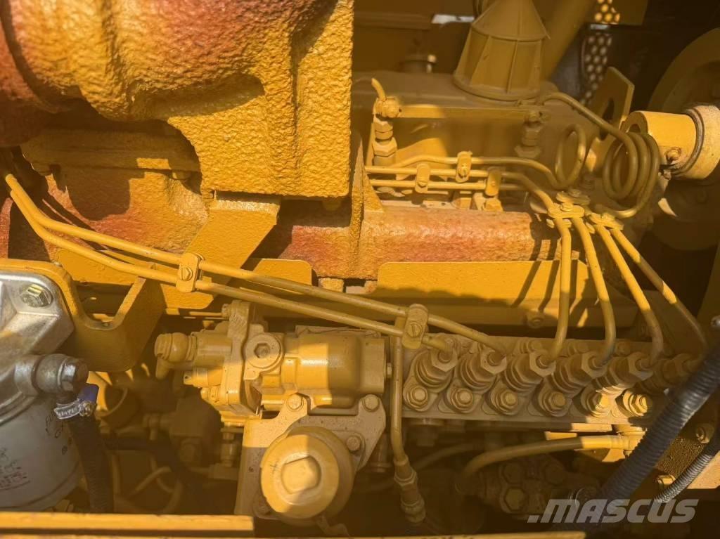 CAT D 6 G Верижни булдозери
