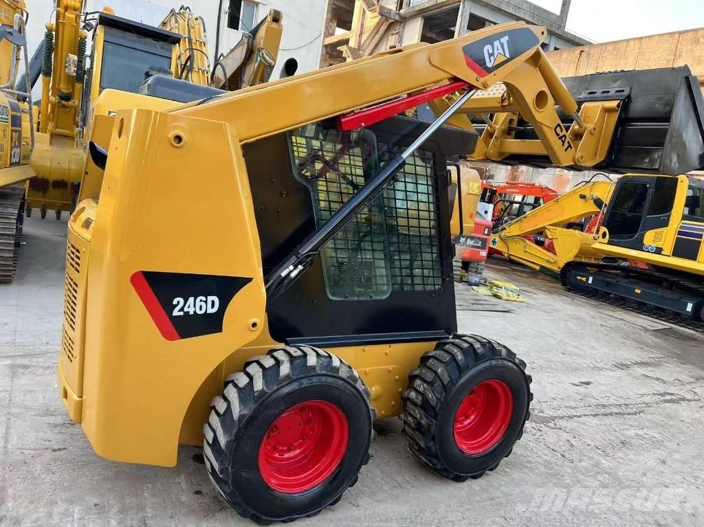 CAT 246D Мини товарачи
