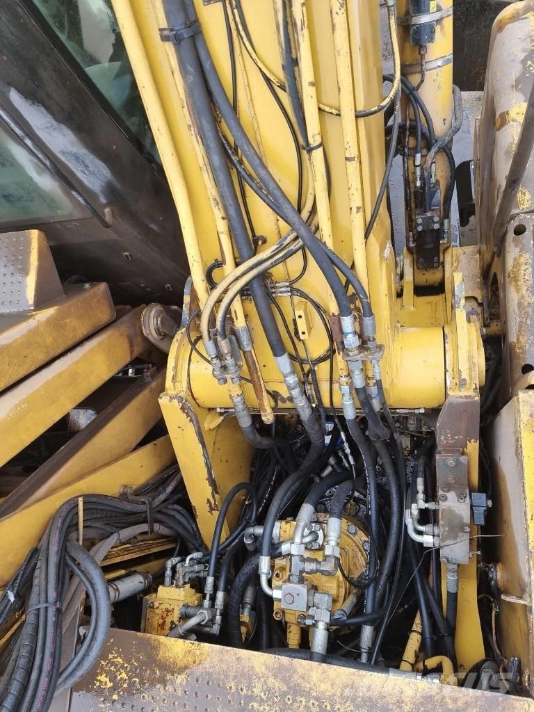 CAT M 325 D L MH Оператори на отпадъци/индустрия
