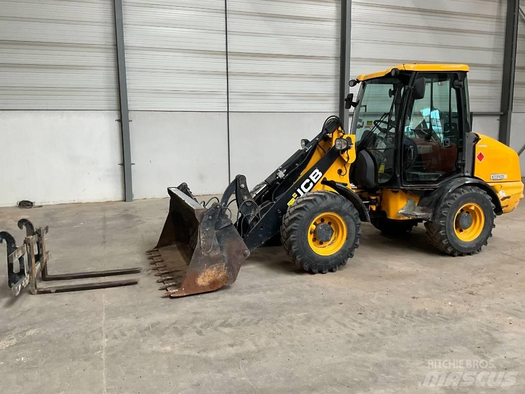 JCB 406 B Колесни товарачи