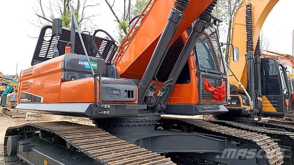 Doosan DX 225 LC Верижен екскаватор