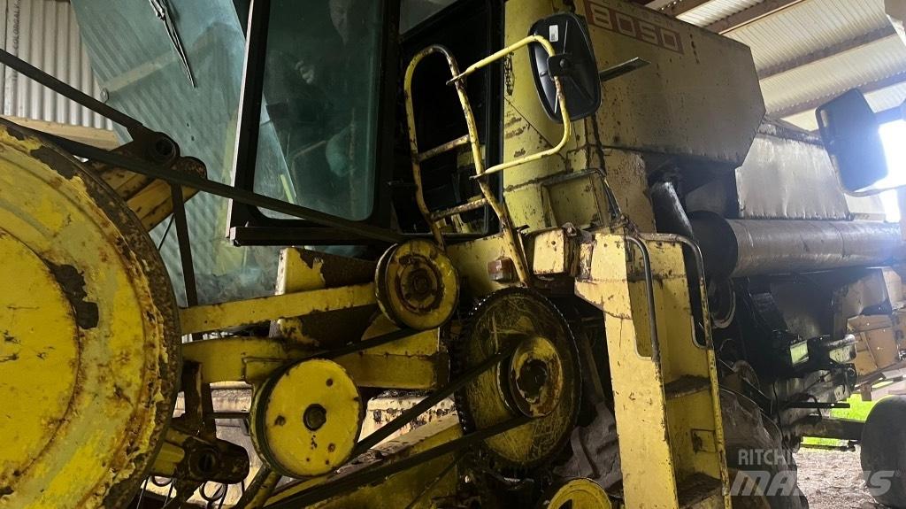 New Holland 8050 Комбайни