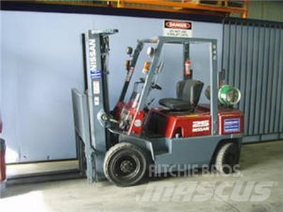 Nissan RJ02A25U Вилични кари-повдигачи - други