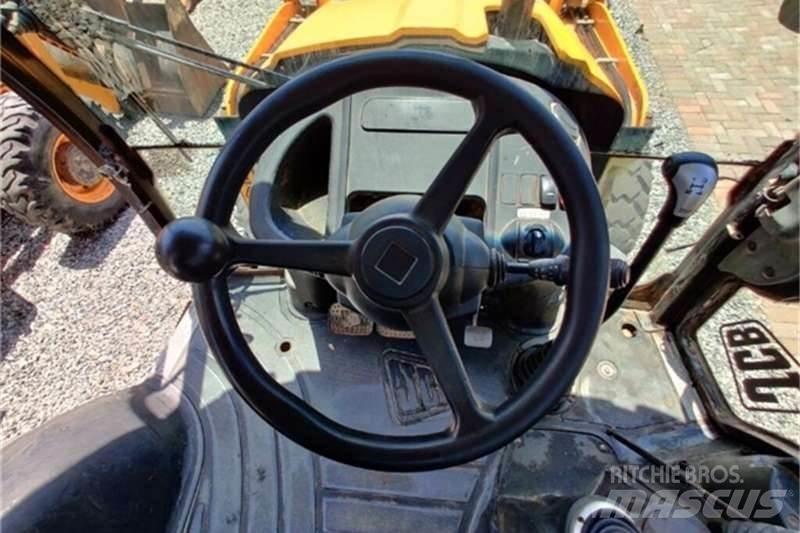 JCB 3CX 4X4 TLB Товарач със заден ексватор