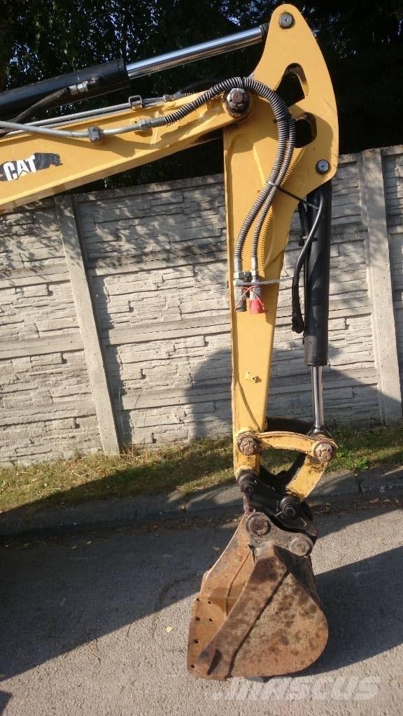 CAT 302.7 D Средни екскаватори 7т - 12т