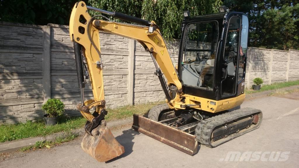 CAT 302.7 D Средни екскаватори 7т - 12т