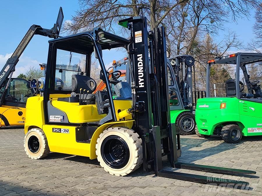 Hyundai 35L-7A Камиони с АГУ