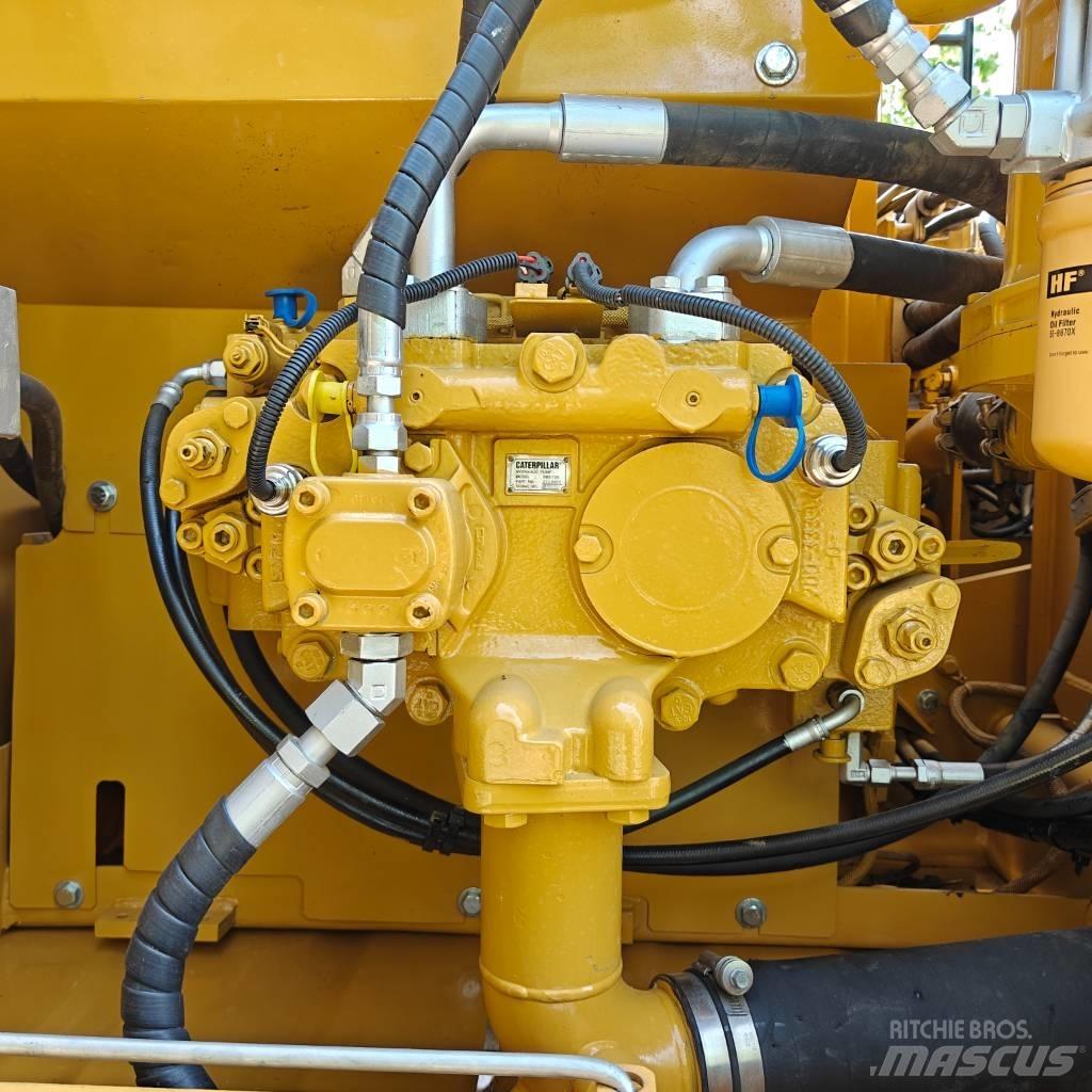 CAT 323D2L Верижен екскаватор