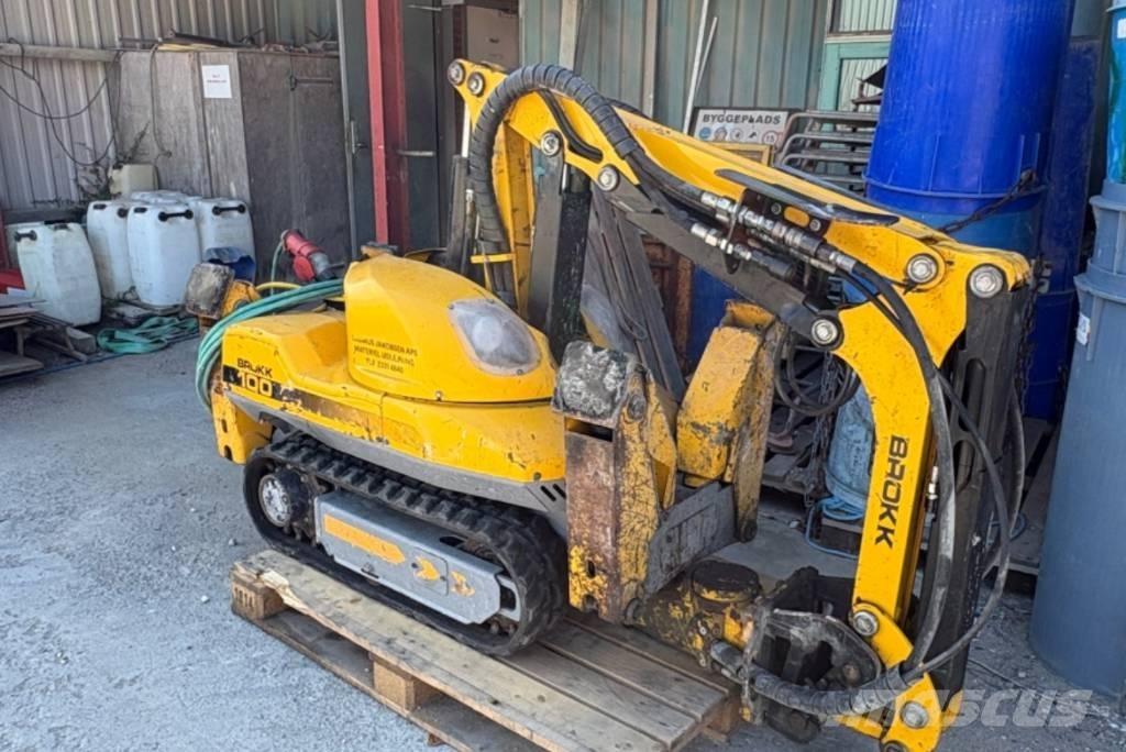 Brokk 100 Багери за разрушаване
