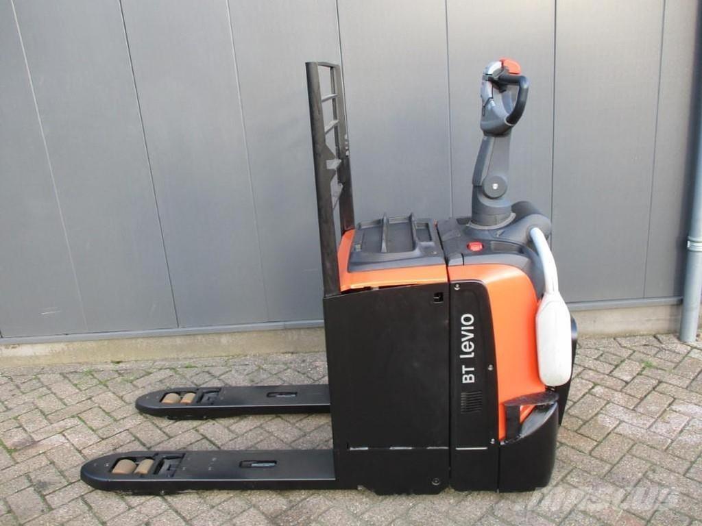 Toyota LPE250 Транспалетни колички с платформи