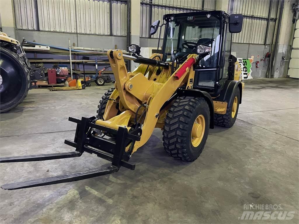 CAT 906 Колесни товарачи