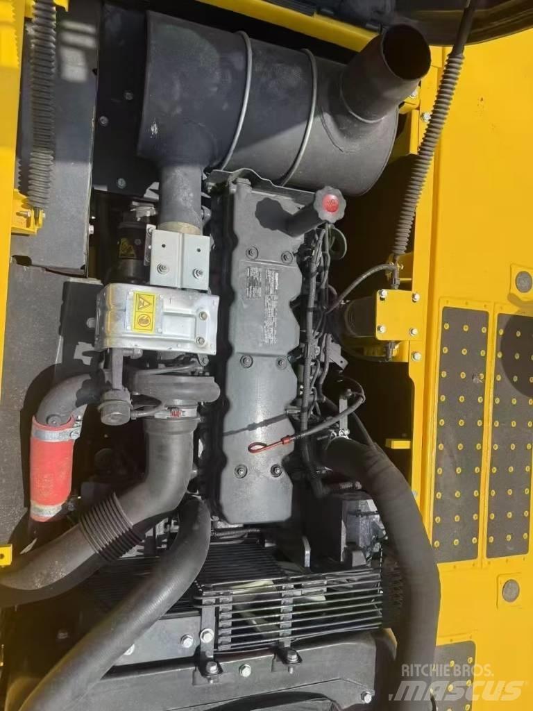 Komatsu 220LC-8 Верижен екскаватор