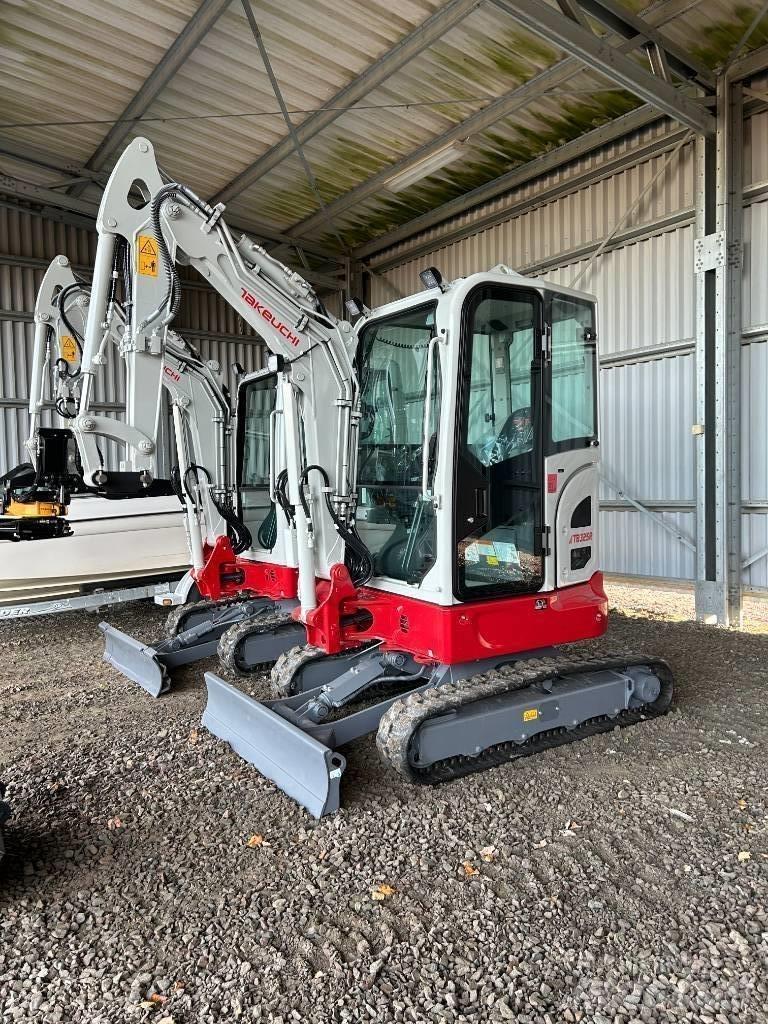 Takeuchi TB325 Мини екскаватори < 7 т