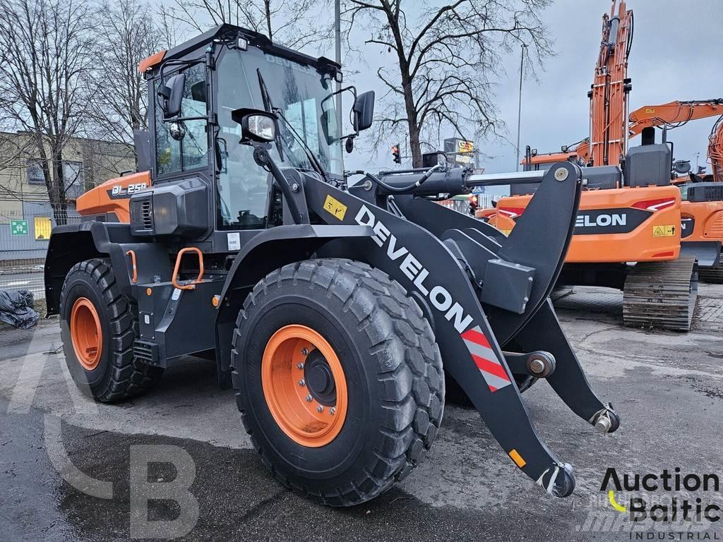 Develon DL250 Колесни товарачи