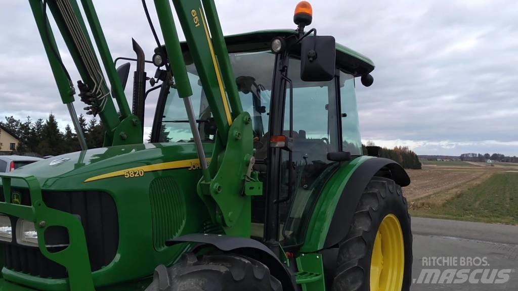 John Deere 5820 Трактори
