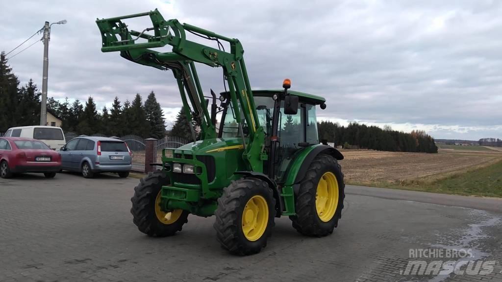 John Deere 5820 Трактори