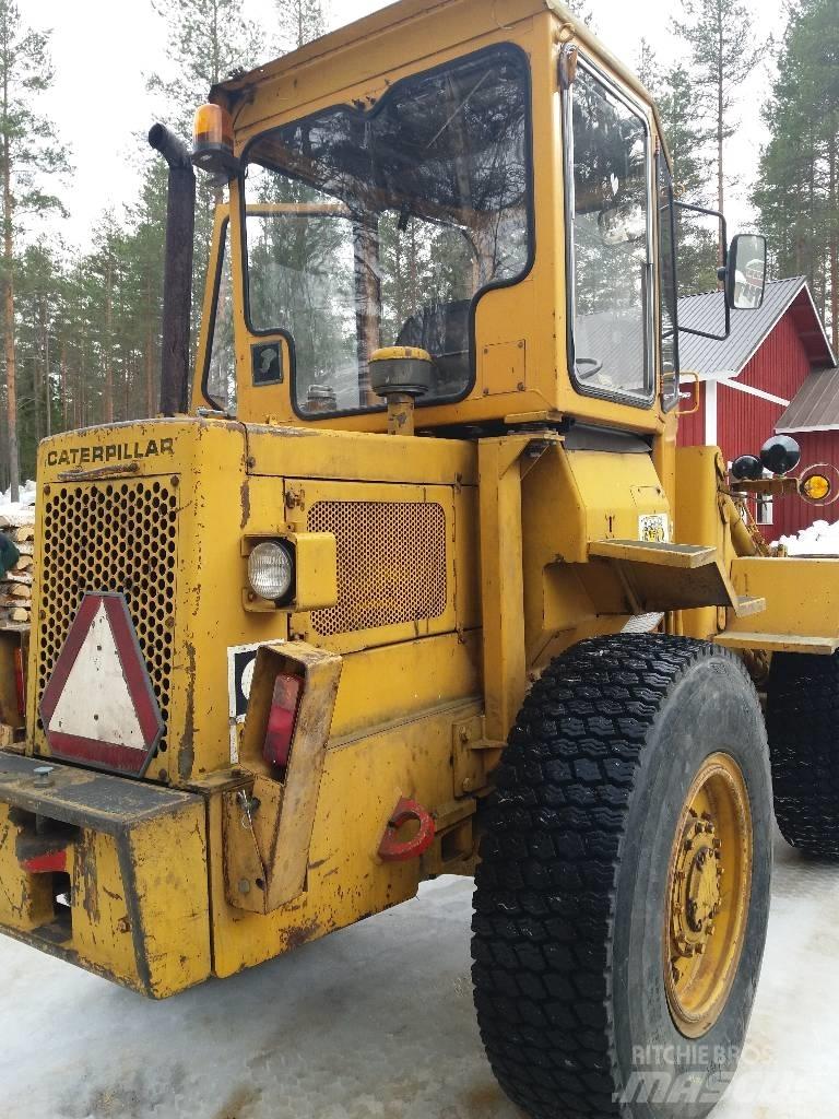 CAT 910 Колесни товарачи