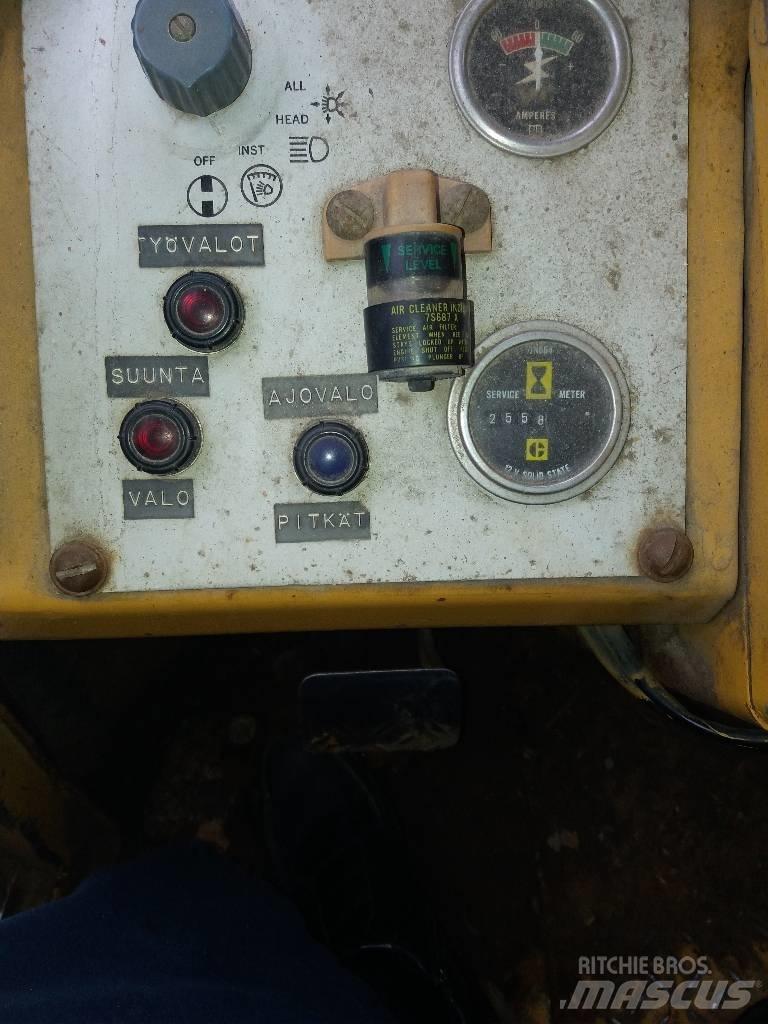 CAT 910 Колесни товарачи