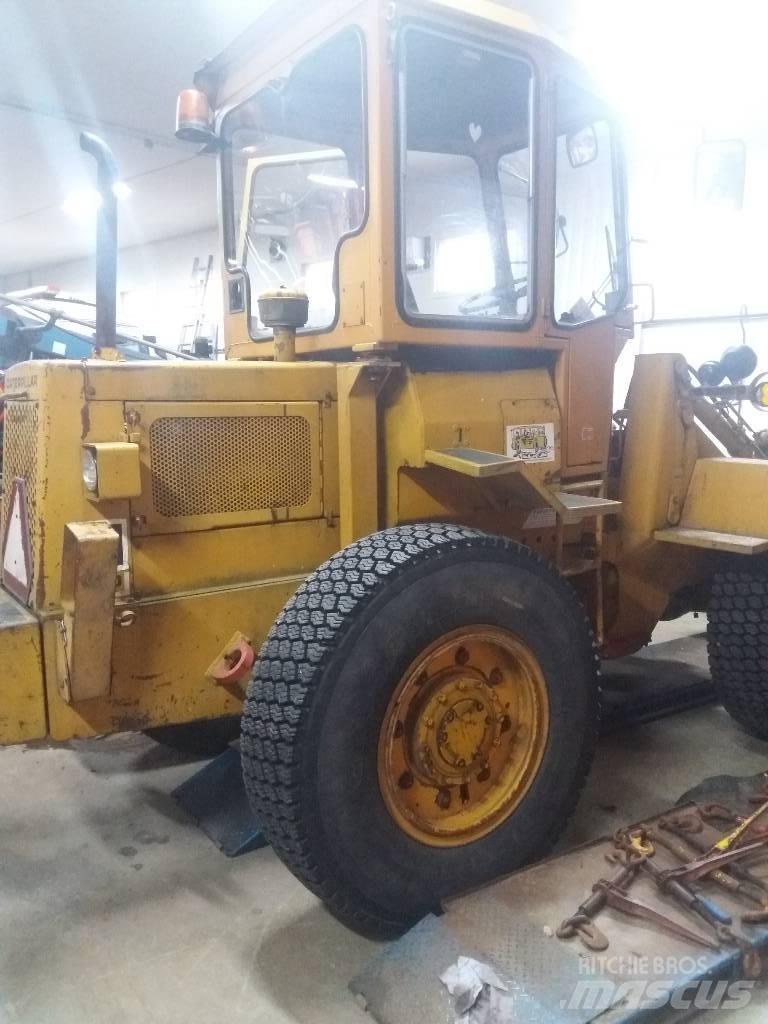 CAT 910 Колесни товарачи