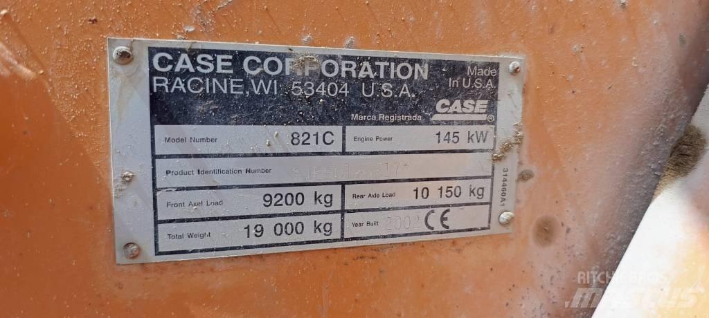 CASE 821 C Колесни товарачи