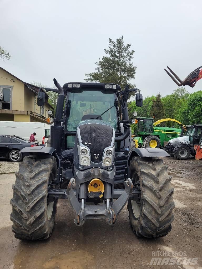 Valtra N 104 Трактори