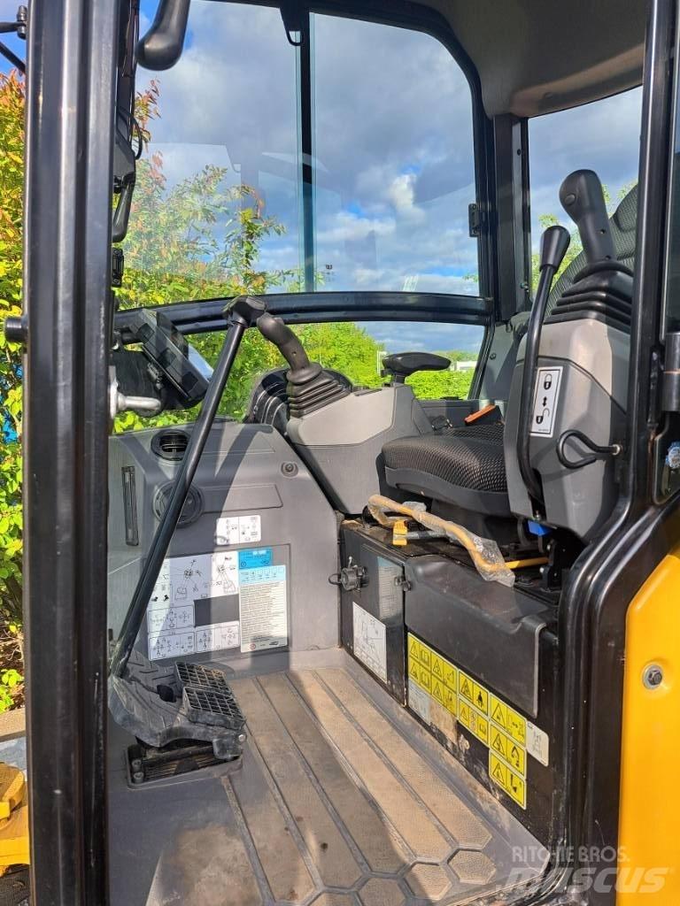 CAT 302cr Мини екскаватори < 7 т