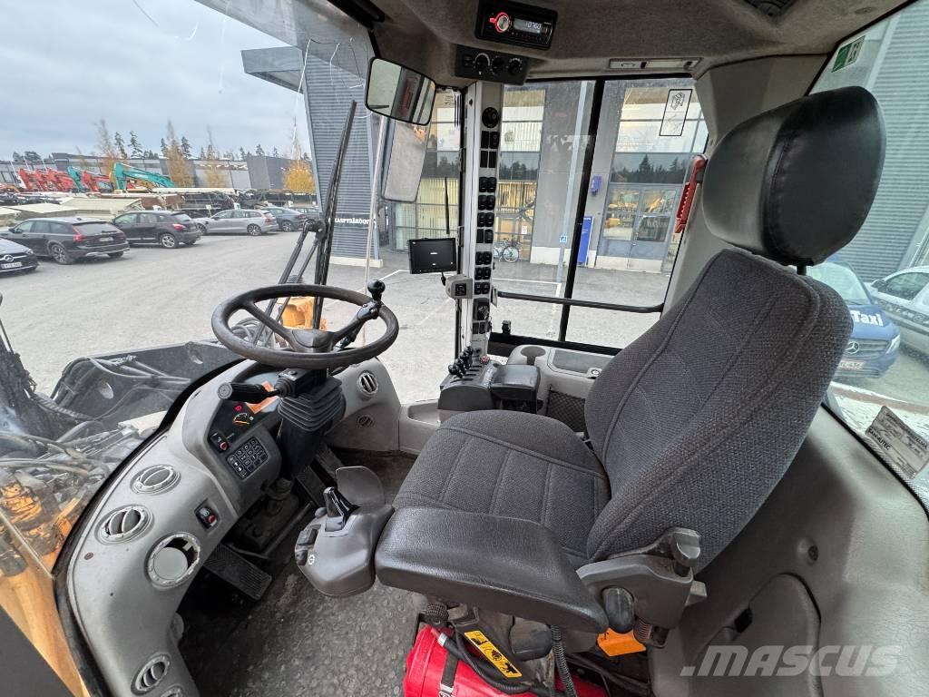 Volvo L 120 F Колесни товарачи