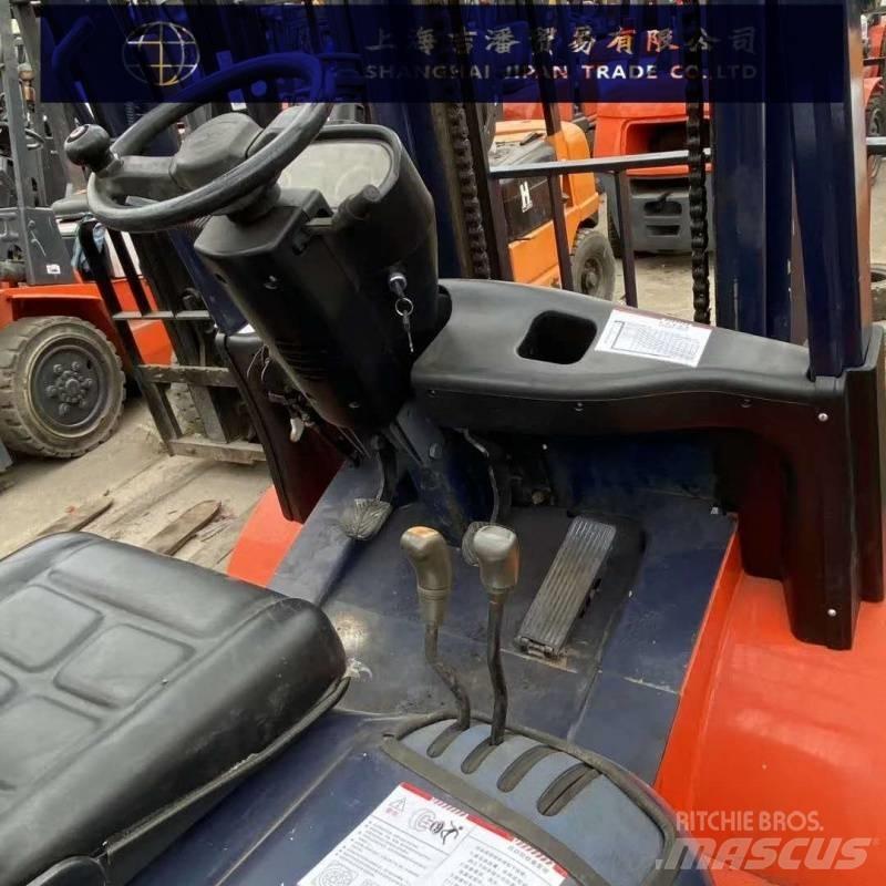 Heli 30 Дизелови камиони