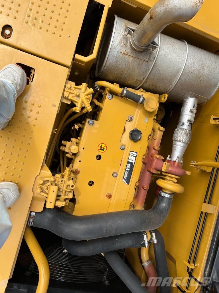 CAT 320 D Верижен екскаватор