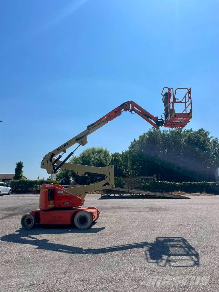 JLG E 400 AJP Съчленени стрелови подемници