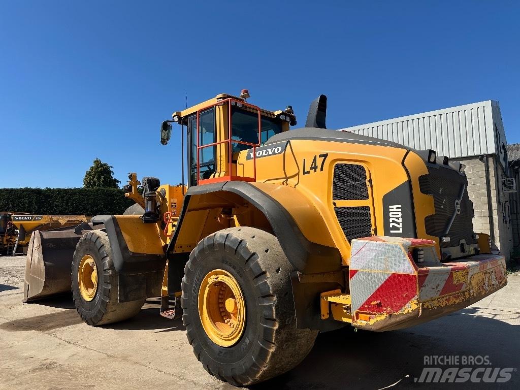 Volvo L 220 H Колесни товарачи