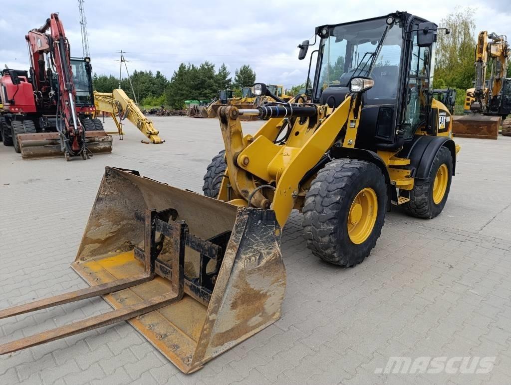 CAT 908M Колесни товарачи