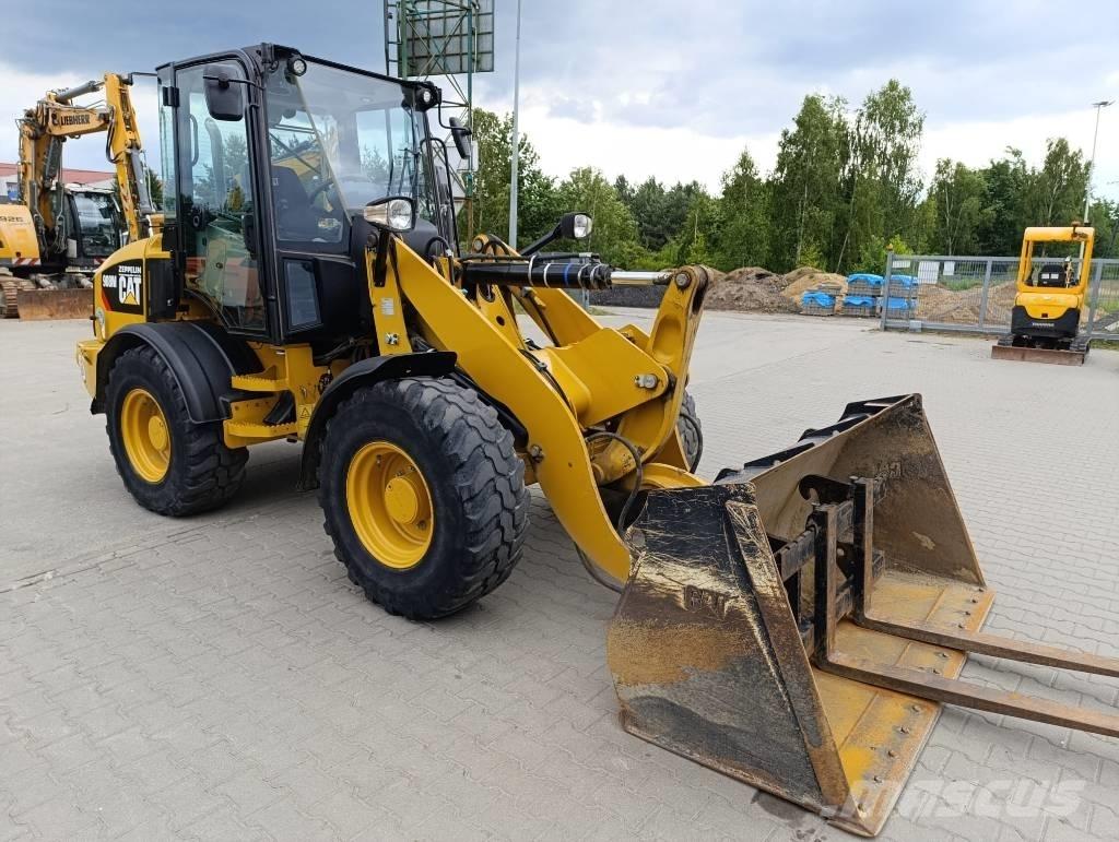 CAT 908M Колесни товарачи