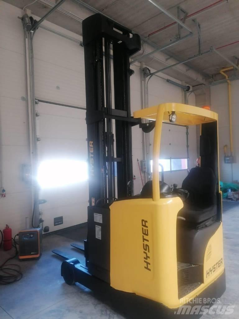 Hyster R 1.6 Ретрак/ Високоповдигач с изместване на вилката напред