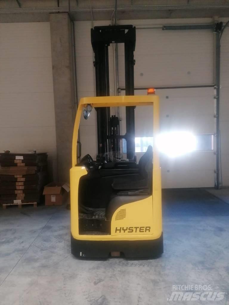 Hyster R 1.6 Ретрак/ Високоповдигач с изместване на вилката напред