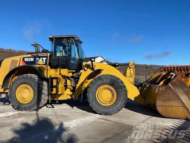 CAT 982 M Колесни товарачи