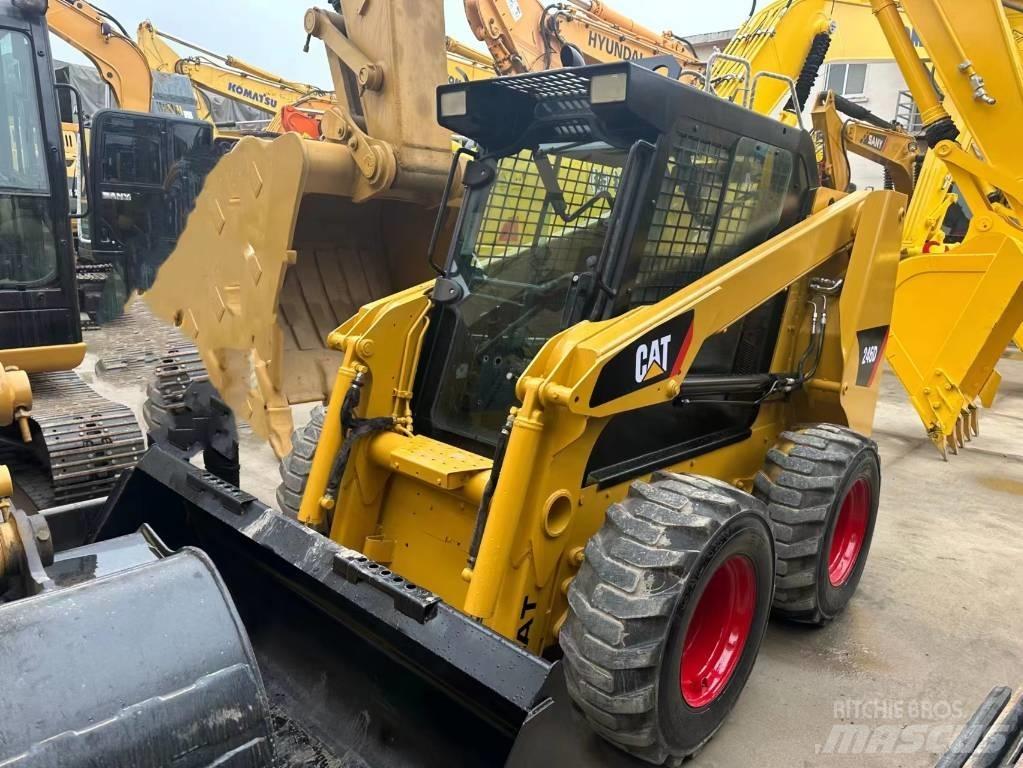 CAT 246 D Мини товарачи
