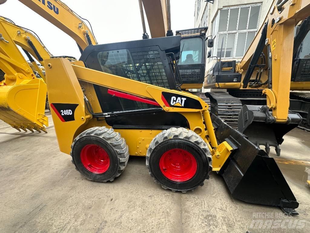 CAT 246 D Мини товарачи
