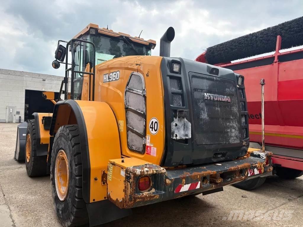 Hyundai HL960 Колесни товарачи