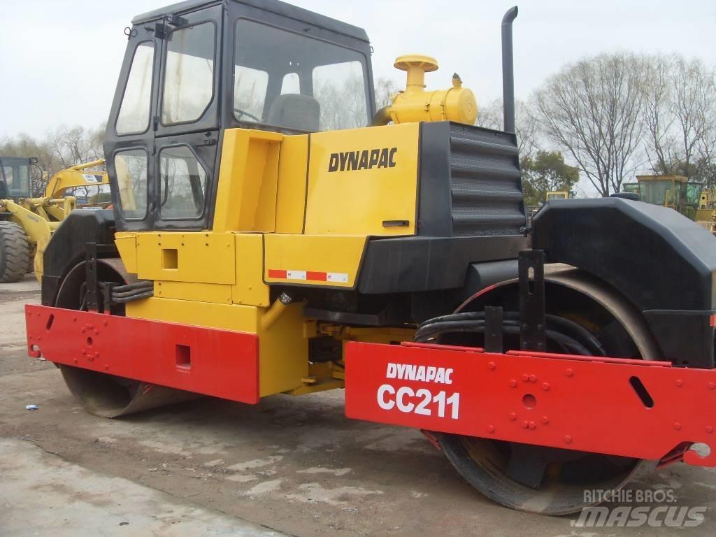 Dynapac CC 211 Двойни барабанни ролки
