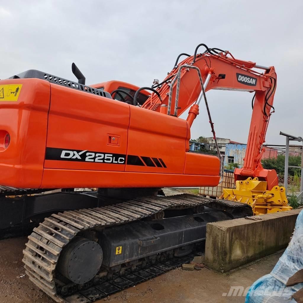 Doosan DX 225 Верижен екскаватор