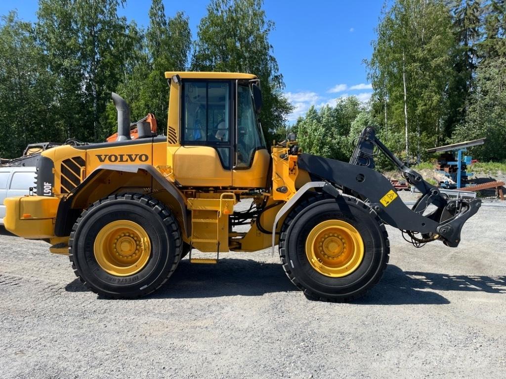 Volvo L 90 F Колесни товарачи