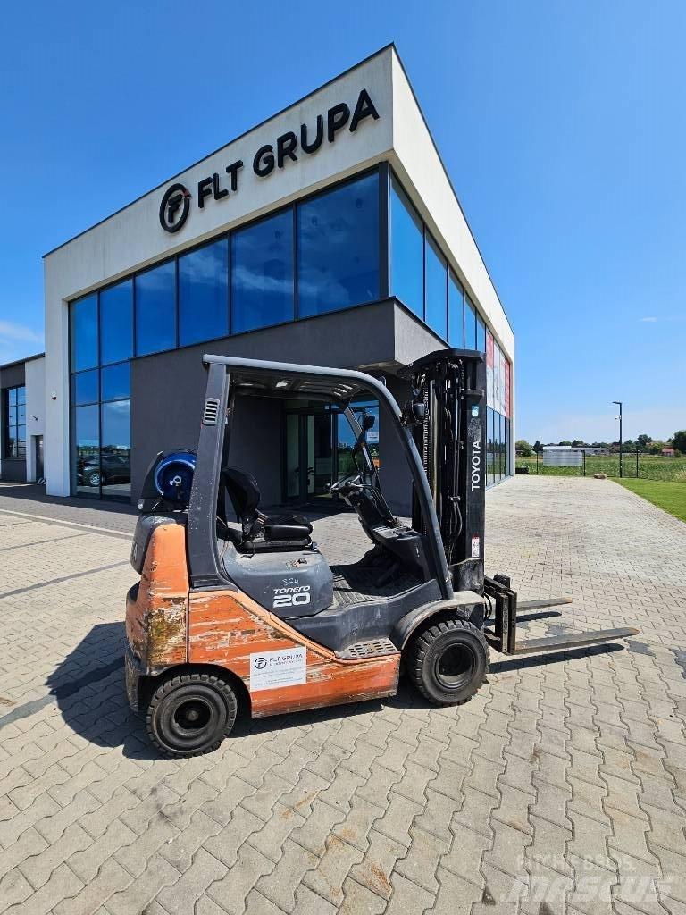 Toyota 02-8 FGKF 20 Камиони с АГУ