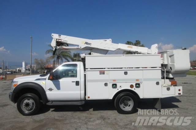 Ford F550 Моторизирани платформи с талига