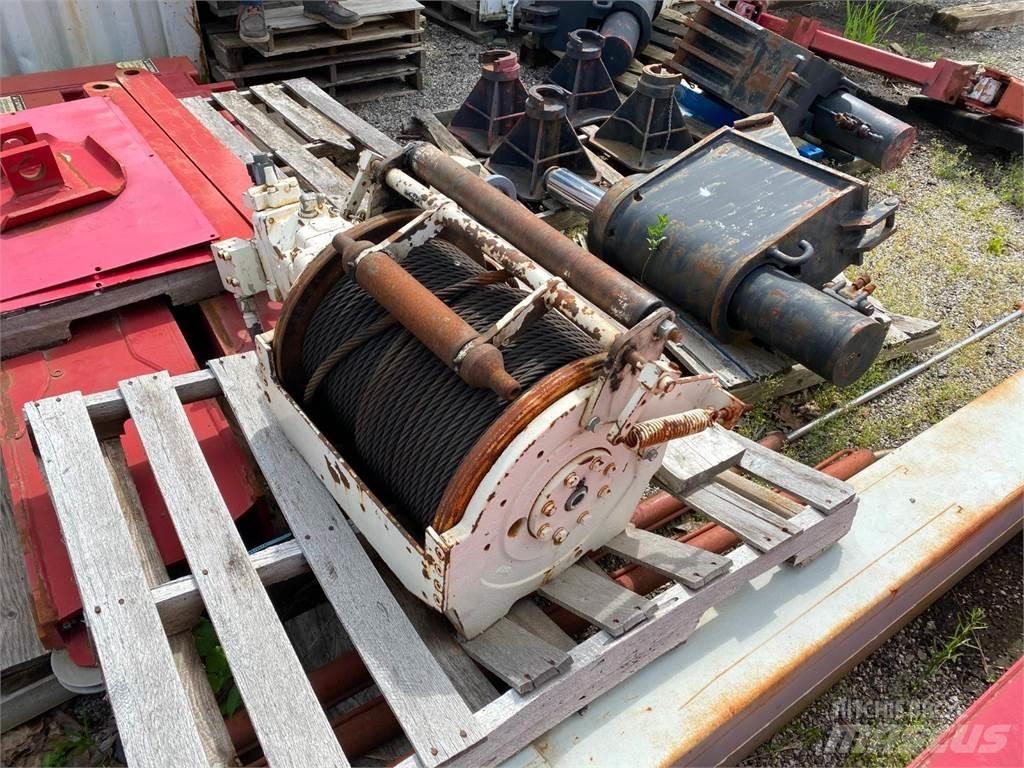 Terex  Подемници, лебедки и елеватори за материали
